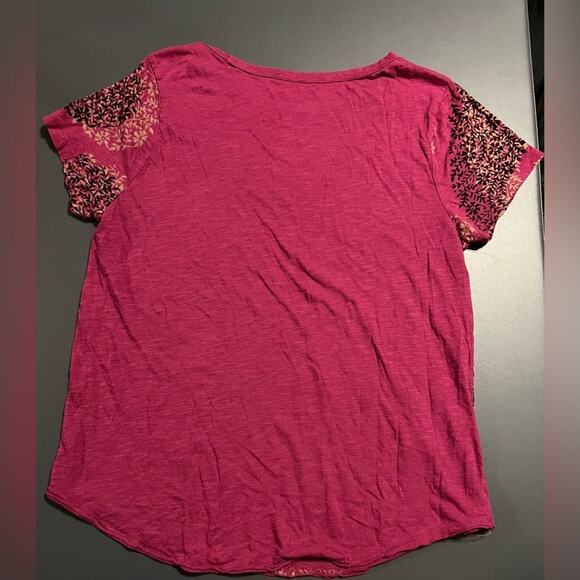 Lucky Brand Shadow Paisley T-shirt Raspberry Sz Medium - Picture 10 of 12